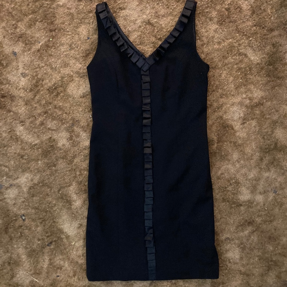 Pre-owned Chetta B cocktail, dress, black sleeveless with double V-neck, size 6.